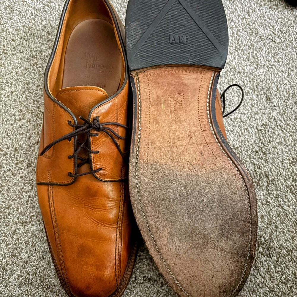Allen Edmonds Men's Tan Leather Oxfords - Picture 2 of 5